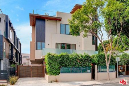 1249 N Formosa Avenue