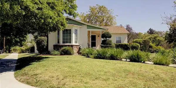 905 Alma Street