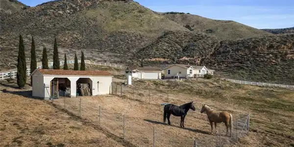 990 Mesa Valley Road