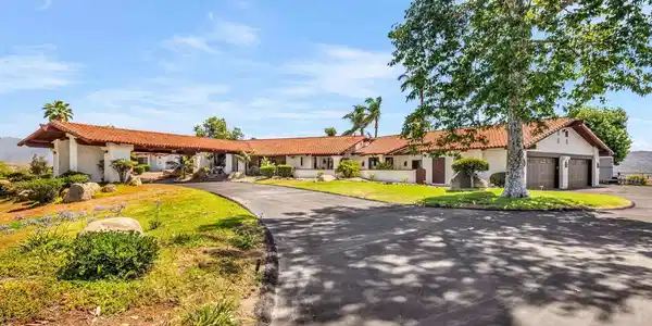 2732 Vista Del Piedra