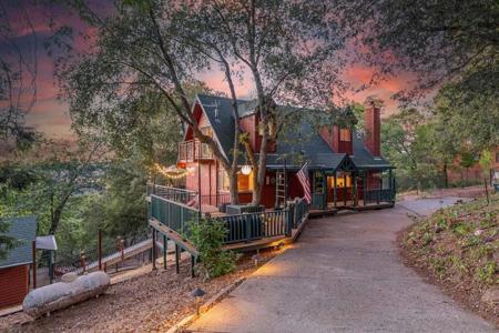 3110 Blue Jay Drive
