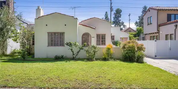 966 E Glenoaks Boulevard