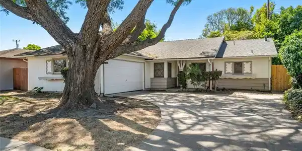 1827 Pinecove Drive
