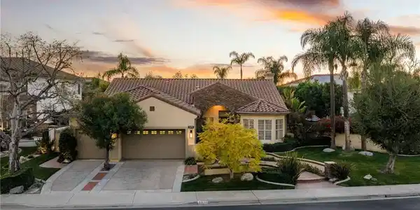 2370 Canyon Crest