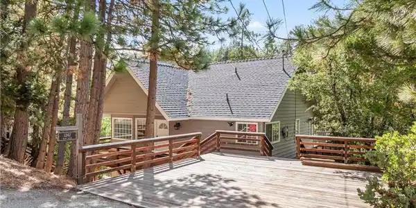 1242 Evergreen