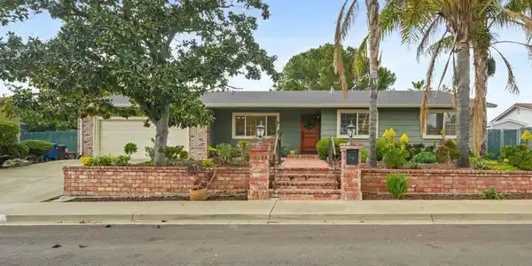 1833 1833 Helena Dr