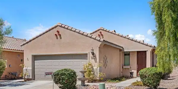 41563 Calle Pampas