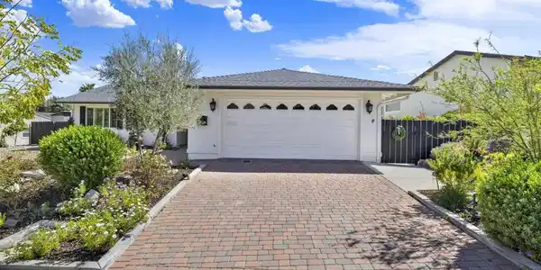 12325 Nacido Dr