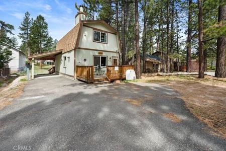 560 Lakewood Lane