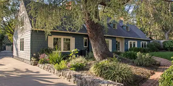 2555 N Altadena Drive