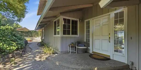 624 Oakridge Drive