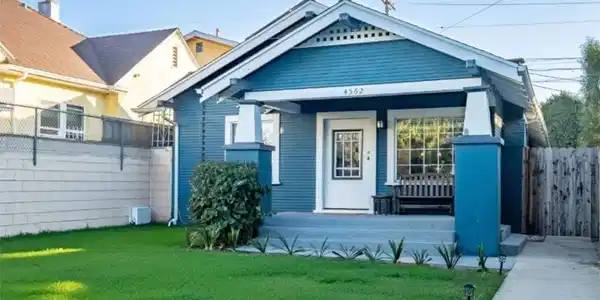 4562 Lomita