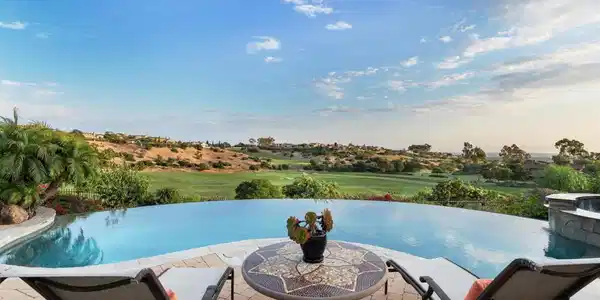 8325 Santaluz Pointe