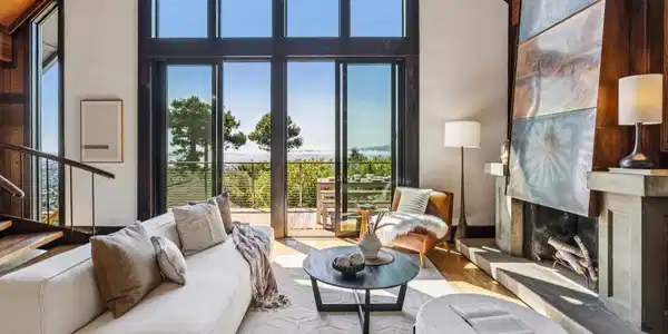 690 PANORAMIC WAY