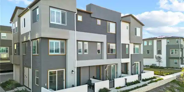27129 Valley Oak