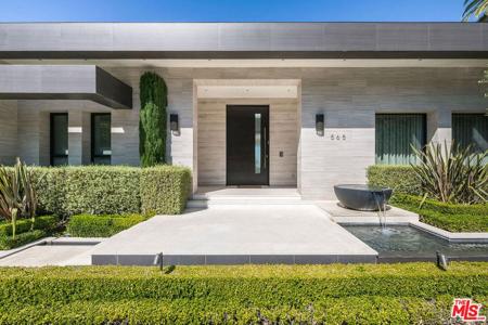 565 Evelyn Place