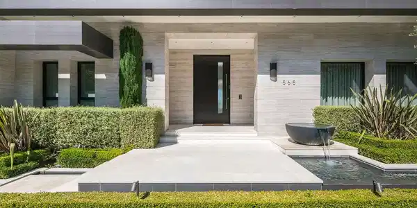 565 Evelyn Place