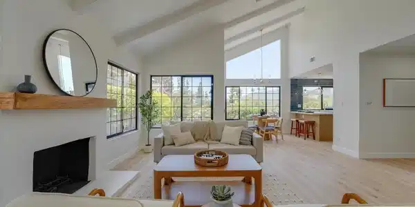 1022 La Casa Drive