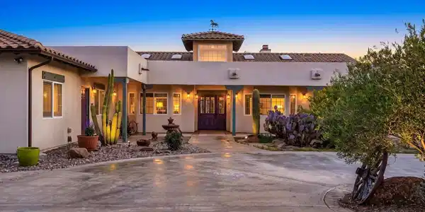 25280 Paseo De Caballo