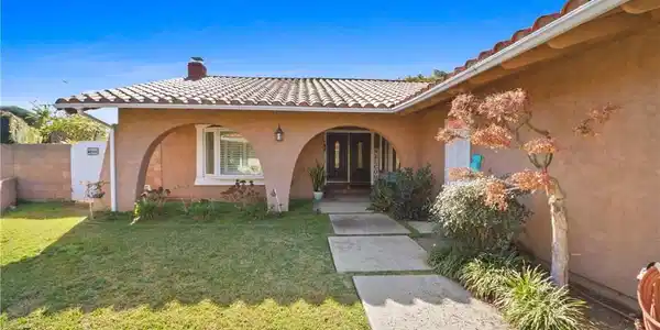 104 N Mangrove Avenue