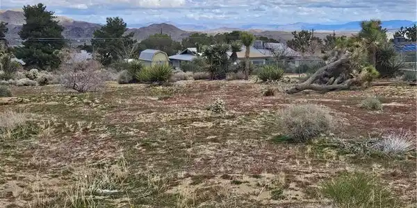 60374 La Mirada Trail