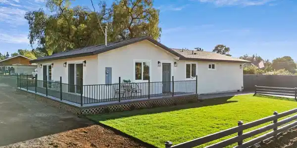 1844 El Cajon Lane