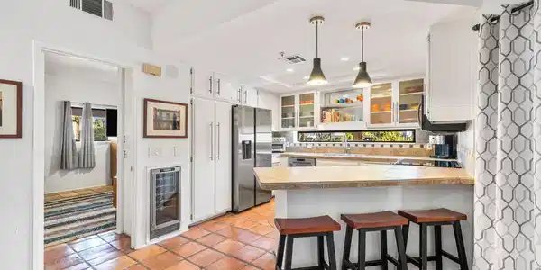 255 S Avenida Caballeros