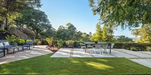 2272 Bunker Hill Drive