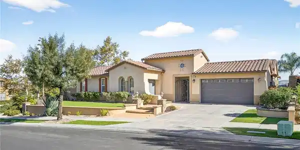 7837 Lady Banks Loop