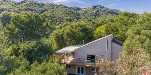 1310 N Topanga Canyon Boulevard