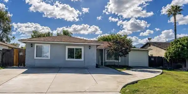 5128 Lakewood Drive