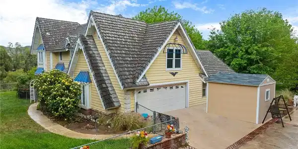 32162 Leslie St.