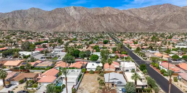 52065 Avenida Navarro