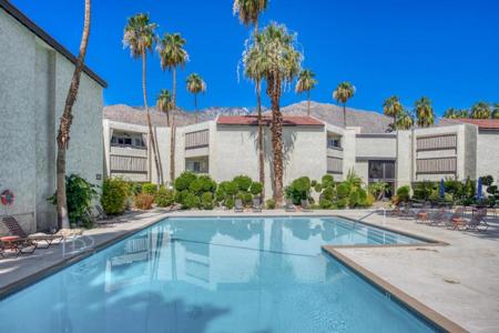 1500 S Camino Real