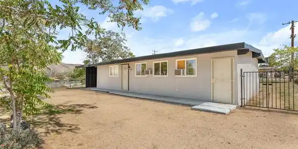 7427 Acoma Trail