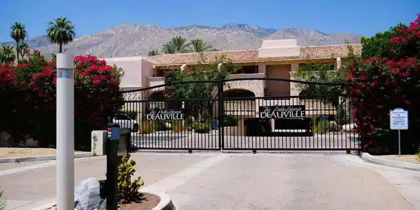 500 E Amado Road