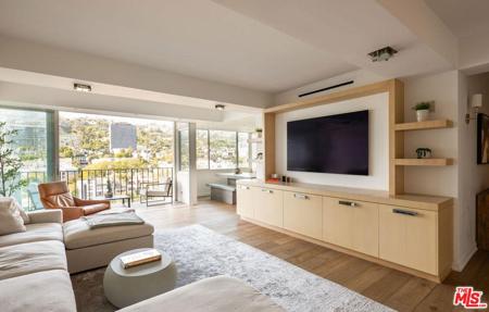 818 N Doheny Drive
