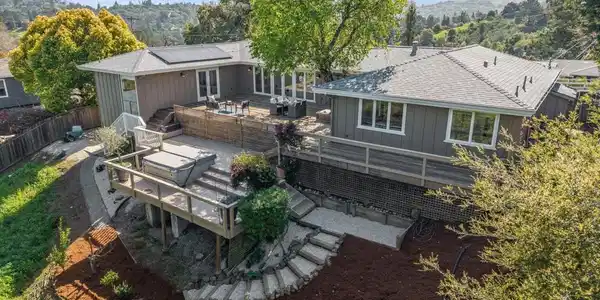 102 Hillcrest Dr
