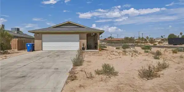 6252 Smoketree Avenue