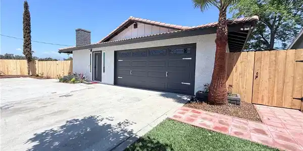 972 E LYNWOOD