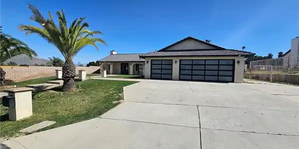 14230 Avenida Munoz