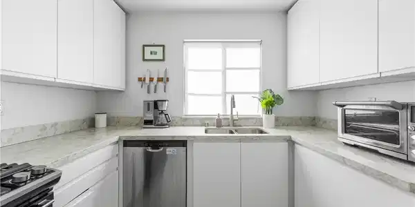 392 S Marengo