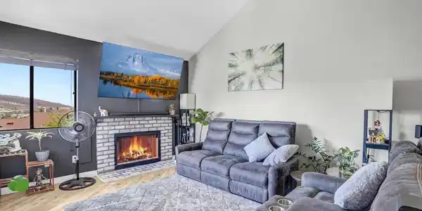 3049 Golden Oak Way