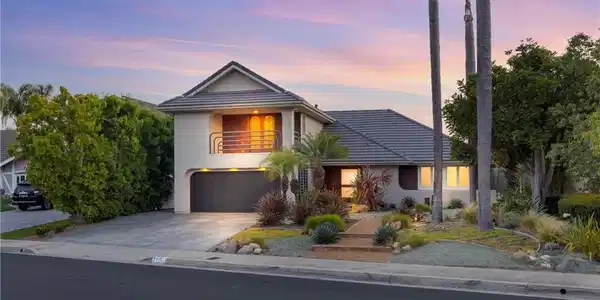 2852 Via Amapola