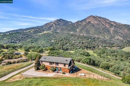 530 Leon Way