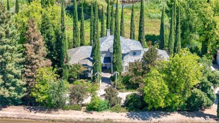 6136 E South Bear Creek
