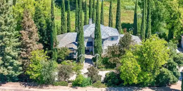 6136 E South Bear Creek