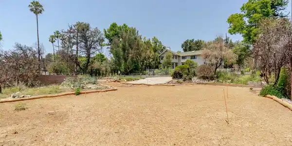 240 E Mendocino Street