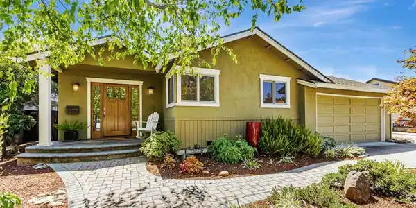 2500 Lost Oaks Drive