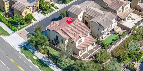 1 Intriga Court